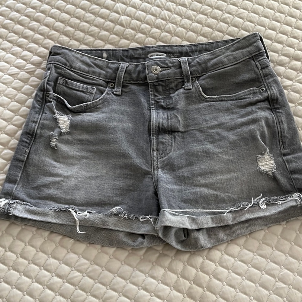 Old Navy women’s distressed grey denim shorts